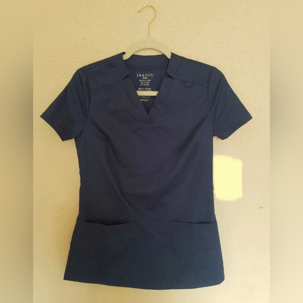Jaanuu scrub top